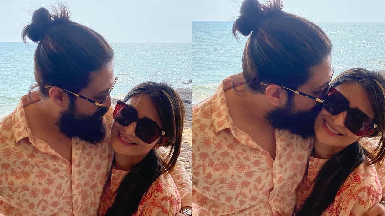 Radhika Pandit: ಪತ್ನಿ ರಾಧಿಕಾ ಪಂಡಿತ್ ಕೆನ್ನೆಗೆ ಮುತ್ತಿಟ್ಟ ಯಶ್; ಫೋಟೋ ವೈರಲ್ Radhika Pandit: ಪತ್ನಿ ರಾಧಿಕಾ ಪಂಡಿತ್ ಕೆನ್ನೆಗೆ ಮುತ್ತಿಟ್ಟ ಯಶ್; ಫೋಟೋ ವೈರಲ್
