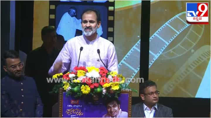 ‘ಡಾ. ರಾಜ್ಕುಮಾರ್ ಬಗ್ಗೆ ಅವರ ತಂದೆ ನುಡಿದಿದ್ರು ಭವಿಷ್ಯ’: ಅಚ್ಚರಿಯ ಘಟನೆ ಮೆಲುಕು ಹಾಕಿದ ರಾಘಣ್ಣ ‘ಡಾ. ರಾಜ್ಕುಮಾರ್ ಬಗ್ಗೆ ಅವರ ತಂದೆ ನುಡಿದಿದ್ರು ಭವಿಷ್ಯ’: ಅಚ್ಚರಿಯ ಘಟನೆ ಮೆಲುಕು ಹಾಕಿದ ರಾಘಣ್ಣ