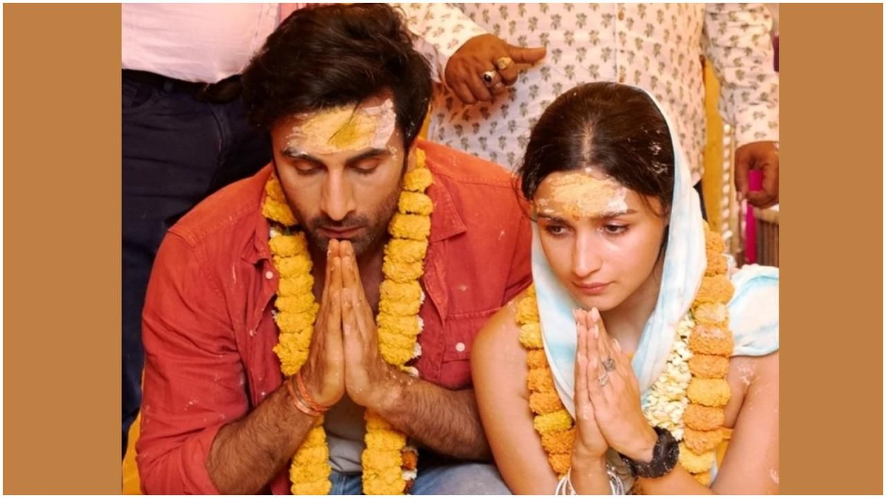 Alia Bhatt: ಮುಂದೂಡಲ್ಪಟ್ಟಿತಾ ರಣಬೀರ್- ಆಲಿಯಾ ಕಲ್ಯಾಣ? ಮದುವೆಯ ಬಗ್ಗೆ ಹಬ್ಬಿದೆ ಹಲವು ಗುಸುಗುಸು Alia Bhatt: ಮುಂದೂಡಲ್ಪಟ್ಟಿತಾ ರಣಬೀರ್- ಆಲಿಯಾ ಕಲ್ಯಾಣ? ಮದುವೆಯ ಬಗ್ಗೆ ಹಬ್ಬಿದೆ ಹಲವು ಗುಸುಗುಸು