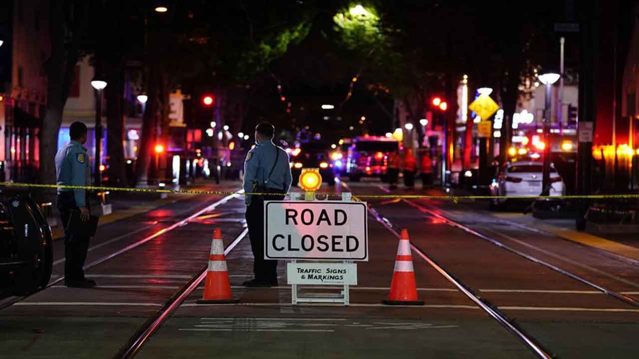Sacramento shooting ಕ್ಯಾಲಿಫೋರ್ನಿಯಾ ಸ್ಯಾಕ್ರಮೆಂಟೊದಲ್ಲಿ ಗುಂಡಿನ ದಾಳಿ: 6 ಮಂದಿ ಸಾವು, 10 ಮಂದಿಗೆ ಗಾಯ Sacramento shooting ಕ್ಯಾಲಿಫೋರ್ನಿಯಾ ಸ್ಯಾಕ್ರಮೆಂಟೊದಲ್ಲಿ ಗುಂಡಿನ ದಾಳಿ: 6 ಮಂದಿ ಸಾವು, 10 ಮಂದಿಗೆ ಗಾಯ
