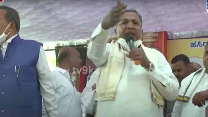 ಬಾಬು ಜಗಜೀವನ ರಾಮ್ ಕಾರ್ಯಕ್ರಮದಲ್ಲಿ ರಸ್ತೆ ಅಡ್ಡಗಟ್ಟಿಬಿಟ್ಟಿದ್ದ ಜನರನ್ನು ಸಿದ್ದರಾಮಯ್ಯ ಗದರಿದ್ದು! ಬಾಬು ಜಗಜೀವನ ರಾಮ್ ಕಾರ್ಯಕ್ರಮದಲ್ಲಿ ರಸ್ತೆ ಅಡ್ಡಗಟ್ಟಿಬಿಟ್ಟಿದ್ದ ಜನರನ್ನು ಸಿದ್ದರಾಮಯ್ಯ ಗದರಿದ್ದು!