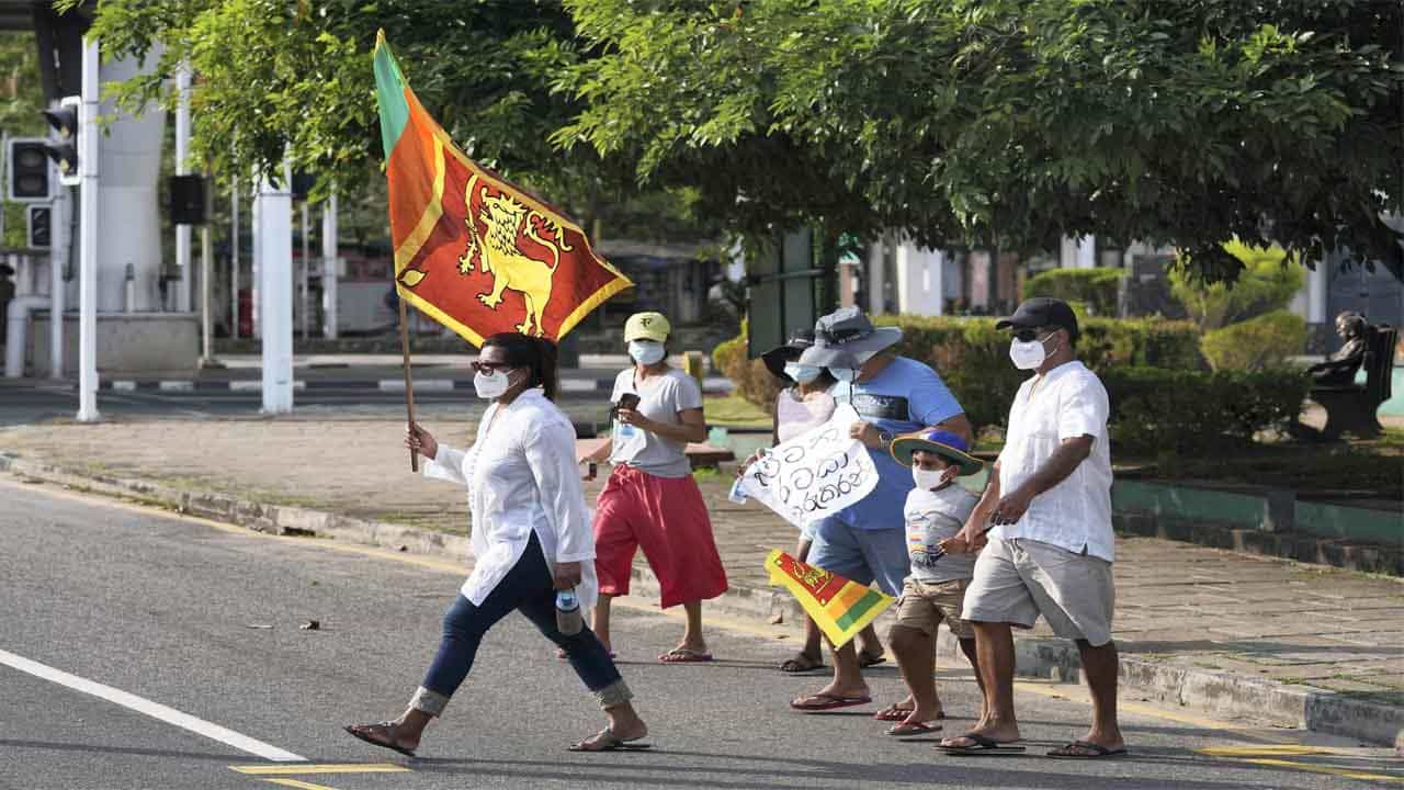 Sri Lanka Crisis: ರಾಜೀನಾಮೆ ನೀಡಲು ಶ್ರೀಲಂಕಾ ಅಧ್ಯಕ್ಷ ನಕಾರ, ವಿರೋಧ ಪಕ್ಷಗಳ ಏಕತಾ ಪ್ರಸ್ತಾವಕ್ಕೆ ತಿರಸ್ಕಾರ Sri Lanka Crisis: ರಾಜೀನಾಮೆ ನೀಡಲು ಶ್ರೀಲಂಕಾ ಅಧ್ಯಕ್ಷ ನಕಾರ, ವಿರೋಧ ಪಕ್ಷಗಳ ಏಕತಾ ಪ್ರಸ್ತಾವಕ್ಕೆ ತಿರಸ್ಕಾರ