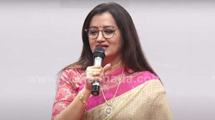 ‘ನಮ್ಮ ಕುಟುಂಬದಿಂದ ಮತ್ತೊಬ್ಬರು ಚಿತ್ರರಂಗಕ್ಕೆ ಬರುತ್ತಿದ್ದಾರೆ’; ಸುಮಲತಾ ಅಂಬರೀಷ್ ‘ನಮ್ಮ ಕುಟುಂಬದಿಂದ ಮತ್ತೊಬ್ಬರು ಚಿತ್ರರಂಗಕ್ಕೆ ಬರುತ್ತಿದ್ದಾರೆ’; ಸುಮಲತಾ ಅಂಬರೀಷ್