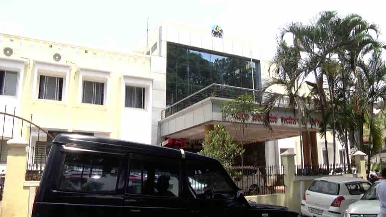 ಸಂತೋಷ್ ಆತ್ಮಹತ್ಯೆ ಕೇಸ್; ಉಡುಪಿ ಪೊಲೀಸರ ಕೈಸೇರಿದ ಪ್ರಾಥಮಿಕ ವರದಿ, ಆತ್ಮಹತ್ಯೆಗೆ ಸಾಕ್ಷಿ ಎಂಬಂತೆ ಮತ್ತಷ್ಟು ಪುರಾವೆ ಪತ್ತೆ ಸಂತೋಷ್ ಆತ್ಮಹತ್ಯೆ ಕೇಸ್; ಉಡುಪಿ ಪೊಲೀಸರ ಕೈಸೇರಿದ ಪ್ರಾಥಮಿಕ ವರದಿ, ಆತ್ಮಹತ್ಯೆಗೆ ಸಾಕ್ಷಿ ಎಂಬಂತೆ ಮತ್ತಷ್ಟು ಪುರಾವೆ ಪತ್ತೆ