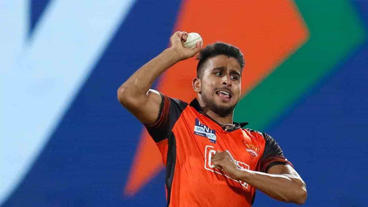 Umran Malik: ಅತ್ಯಂತ ವೇಗವಾಗಿ ಬೌಲ್ ಮಾಡಿ ಐಪಿಎಲ್ 2022 ರಲ್ಲಿ ದಾಖಲೆ ಬರೆದ ಉಮ್ರಾನ್ ಮಲಿಕ್ Umran Malik: ಅತ್ಯಂತ ವೇಗವಾಗಿ ಬೌಲ್ ಮಾಡಿ ಐಪಿಎಲ್ 2022 ರಲ್ಲಿ ದಾಖಲೆ ಬರೆದ ಉಮ್ರಾನ್ ಮಲಿಕ್