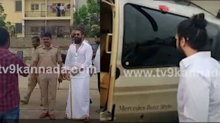ಸ್ಪೆಷಲ್ ಚಾಪರ್ನಲ್ಲಿ ಧರ್ಮಸ್ಥಳ ತಲುಪಿದ ಯಶ್; ಮಂಜುನಾಥನಿಗೆ ವಿಶೇಷ ಪೂಜೆ ಸ್ಪೆಷಲ್ ಚಾಪರ್ನಲ್ಲಿ ಧರ್ಮಸ್ಥಳ ತಲುಪಿದ ಯಶ್; ಮಂಜುನಾಥನಿಗೆ ವಿಶೇಷ ಪೂಜೆ