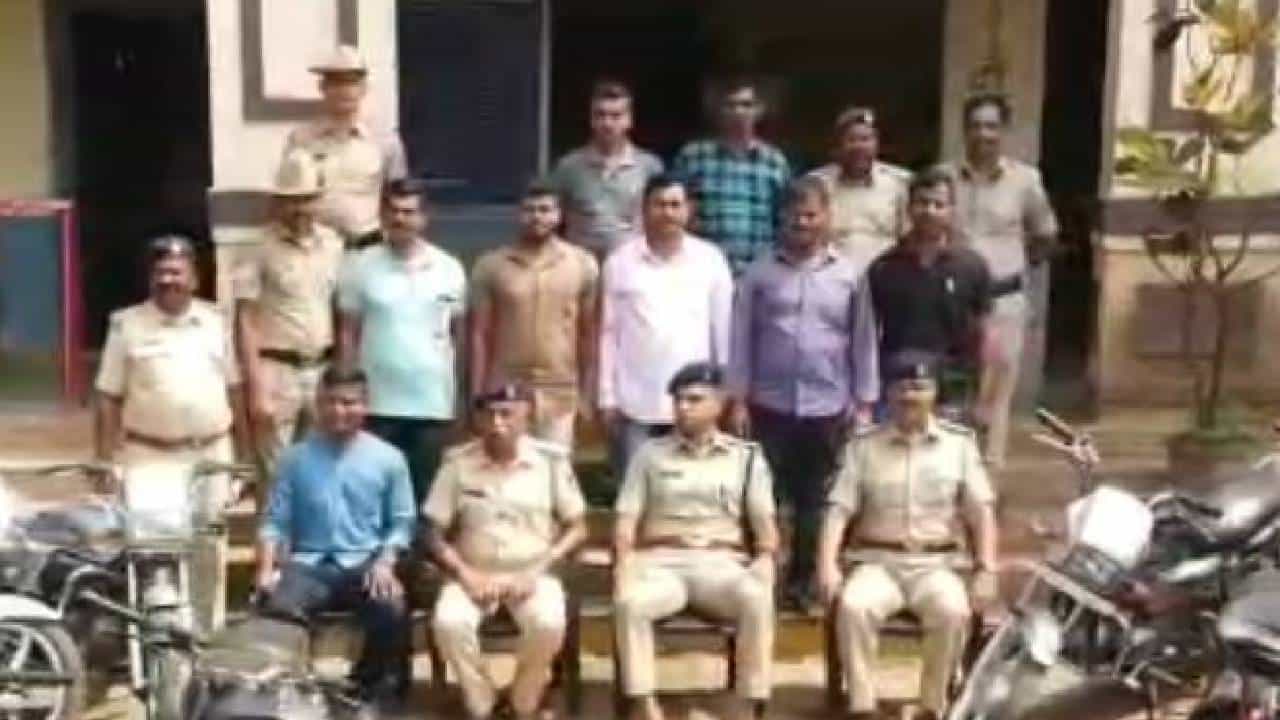 ನಾಲ್ವರು ಅಂತರ ಜಿಲ್ಲಾ ಕುಖ್ಯಾತ ದುಬಾರಿ ಬೈಕ್ ಕಳ್ಳರ ಬಂಧನ; ಆರೋಪಿಗಳಿಂದ 30,50,000 ರೂ. ಲಕ್ಷ ಮೌಲ್ಯದ ಒಟ್ಟು 22 ಬೈಕ್ ಜಪ್ತಿ ನಾಲ್ವರು ಅಂತರ ಜಿಲ್ಲಾ ಕುಖ್ಯಾತ ದುಬಾರಿ ಬೈಕ್ ಕಳ್ಳರ ಬಂಧನ; ಆರೋಪಿಗಳಿಂದ 30,50,000 ರೂ. ಲಕ್ಷ ಮೌಲ್ಯದ ಒಟ್ಟು 22 ಬೈಕ್ ಜಪ್ತಿ