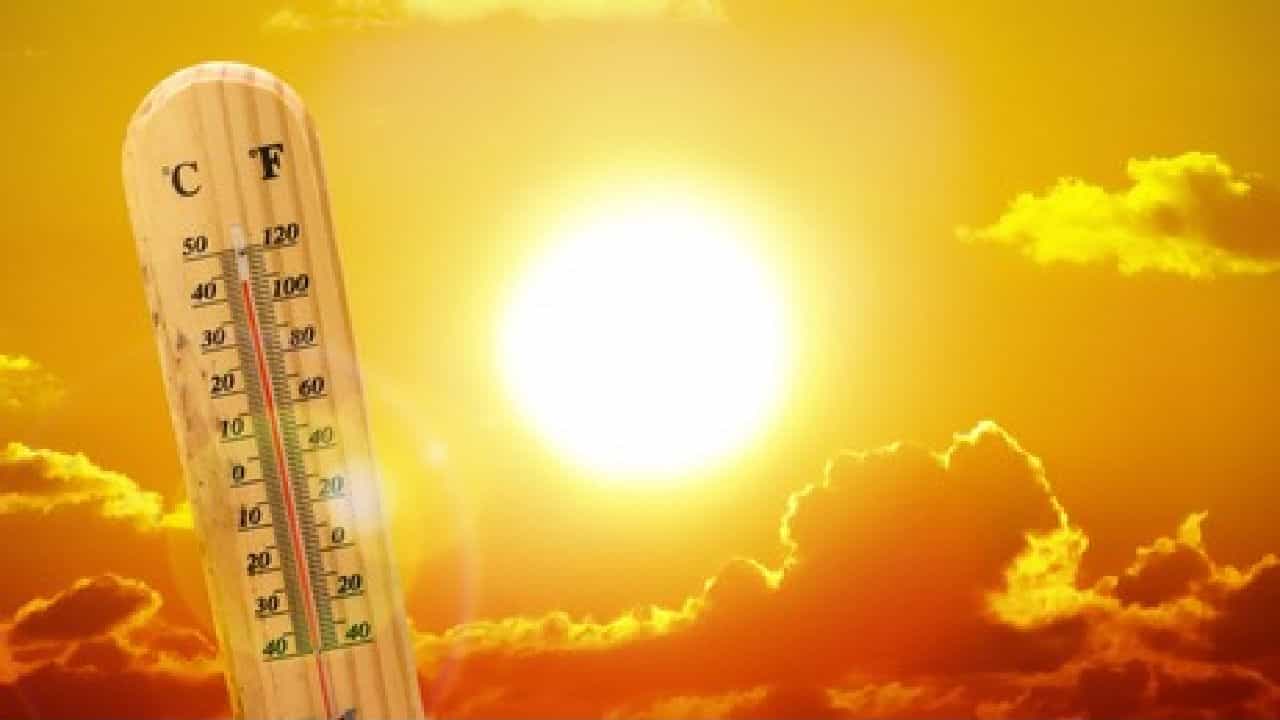Heatwave: ಭಾರತದಲ್ಲಿ ತೀವ್ರಗೊಳ್ಳುತ್ತಿದೆ ಉಷ್ಣ ಅಲೆ; ತಾಪಮಾನ ಏರಿಕೆಯಿಂದ ಅಪಾಯ ಕಟ್ಟಿಟ್ಟ ಬುತ್ತಿ Heatwave: ಭಾರತದಲ್ಲಿ ತೀವ್ರಗೊಳ್ಳುತ್ತಿದೆ ಉಷ್ಣ ಅಲೆ; ತಾಪಮಾನ ಏರಿಕೆಯಿಂದ ಅಪಾಯ ಕಟ್ಟಿಟ್ಟ ಬುತ್ತಿ