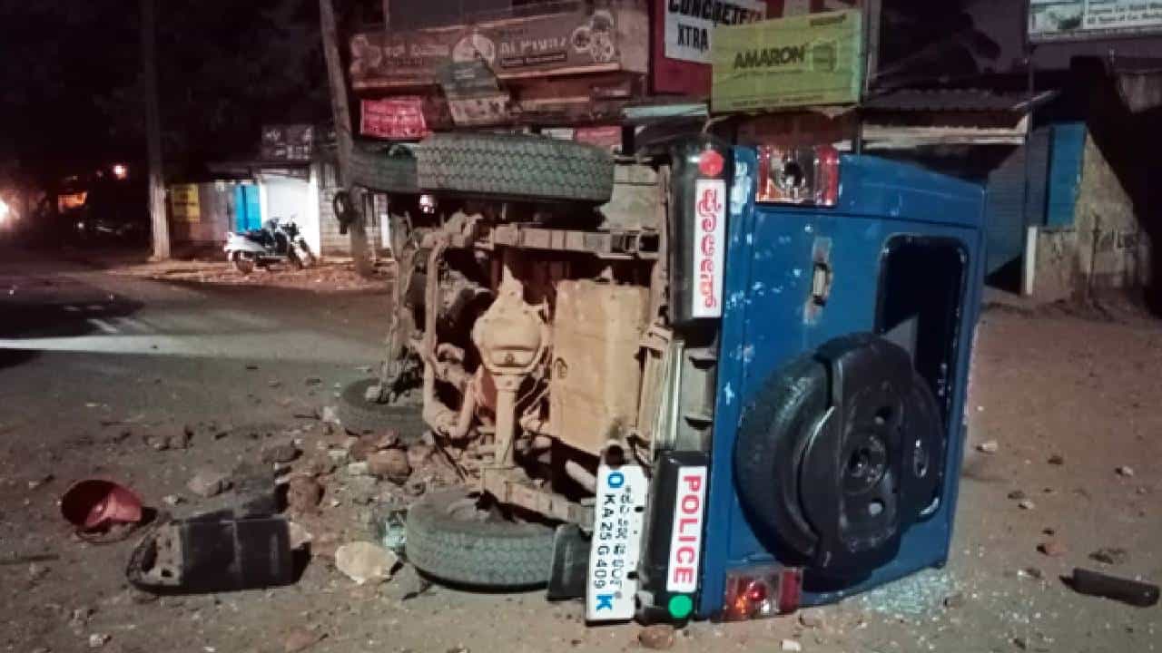 ಹುಬ್ಬಳ್ಳಿ ಗಲಭೆಯ ಮಾಸ್ಟರ್ ಮೈಂಡ್ ಅರೆಸ್ಟ್: ಆದರೆ ರಿಂಗ್ ಮಾಸ್ಟರ್ ಮಹಾನಾಯಕನೋ ಅಥವಾ ಮೀರ್ಸಾದಿಕ್? -ಬಿಜೆಪಿ ಟ್ವೀಟ್ ಹುಬ್ಬಳ್ಳಿ ಗಲಭೆಯ ಮಾಸ್ಟರ್ ಮೈಂಡ್ ಅರೆಸ್ಟ್: ಆದರೆ ರಿಂಗ್ ಮಾಸ್ಟರ್ ಮಹಾನಾಯಕನೋ ಅಥವಾ ಮೀರ್ಸಾದಿಕ್? -ಬಿಜೆಪಿ ಟ್ವೀಟ್