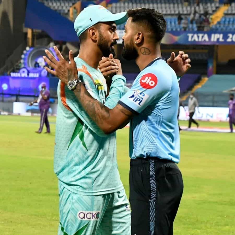 ಐಪಿಎಲ್ 2022 ರಲ್ಲಿ ಒಂದು ವಿಭಿನ್ನ ಟ್ರೆಂಡ್ ಕಂಡುಬರುತ್ತಿದೆ. ರನ್ಗಳ ಸುರಿಮಳೆಗೈದು ಭರ್ಜರಿ ರನ್ಗಳಿಸುತ್ತಿದ್ದ ಆಟಗಾರರು ನಾಯಕರಾದ ತಕ್ಷಣ ಮಂಕಾಗಿದ್ದಾರೆ. ಜತೆಗೆ ಅವರ ಸ್ಟ್ರೈಕ್ ರೇಟ್ ಕೂಡ ಕಡಿಮೆಯಾಗುತ್ತಿದೆ. IPL 2022 ರಲ್ಲಿ ನಾಯಕರಾಗಿರುವ ಭಾರತದ ಬಹುತೇಕ ಆಟಗಾರರಲ್ಲಿ ಈ ಪ್ರವೃತ್ತಿ ಕಂಡುಬಂದಿದೆ. ಕೆಎಲ್ ರಾಹುಲ್ ಅಥವಾ ಹಾರ್ದಿಕ್ ಪಾಂಡ್ಯ, ಸಂಜು ಸ್ಯಾಮ್ಸನ್, ರಿಷಬ್ ಪಂತ್.. ಹೀಗೆ ಈ ಬ್ಯಾಟರ್ಗಳು ಮಾಮೂಲಿಯಾಗಿ ಭರ್ಜರಿ ರನ್ ಮೂಲಕ ಗುರುತಿಸಿಕೊಂಡವರು. ಆದರೆ ನಾಯಕತ್ವದ ಜವಾಬ್ದಾರಿ ಸಿಕ್ಕ ಬಳಿಕ ಬಹುತೇಕರು ಡಲ್ ಬ್ಯಾಟರ್ಗಳಾಗಿದ್ದಾರೆ.
