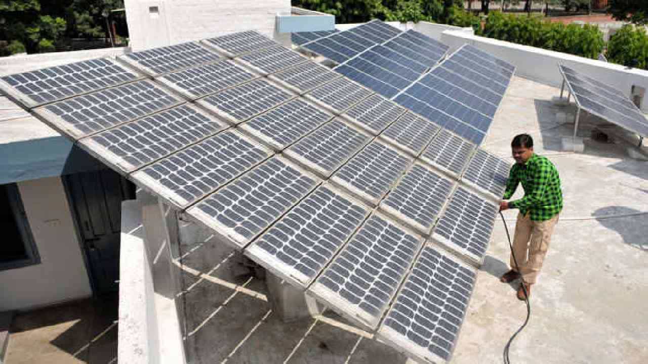 Solar Energy: ಸದ್ಯದಲ್ಲೇ ಅಪಾರ್ಟ್ಮೆಂಟ್ಗಳಲ್ಲಿ ಸೋಲಾರ್ ಅಳವಡಿಕೆ ಅನಿವಾರ್ಯ ಸಾಧ್ಯತೆ; ವಿದ್ಯುತ್ ಉಳಿತಾಯಕ್ಕೆ ಸರ್ಕಾರ ಚಿಂತನೆ Solar Energy: ಸದ್ಯದಲ್ಲೇ ಅಪಾರ್ಟ್ಮೆಂಟ್ಗಳಲ್ಲಿ ಸೋಲಾರ್ ಅಳವಡಿಕೆ ಅನಿವಾರ್ಯ ಸಾಧ್ಯತೆ; ವಿದ್ಯುತ್ ಉಳಿತಾಯಕ್ಕೆ ಸರ್ಕಾರ ಚಿಂತನೆ
