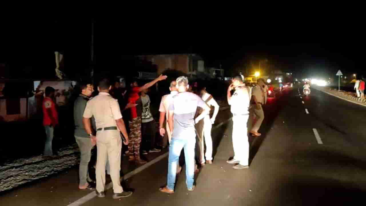 ಭಟ್ಕಳದಲ್ಲಿ ಶುಕ್ರವಾರ ರಾತ್ರಿ ಅಪ್ರಾಪ್ತ ವಯಸ್ಸಿನ ಮುಸ್ಲಿಂ ಬಾಲಕರಿಂದ ಇಬ್ಬರ ಮೇಲೆ ಮೊಟ್ಟೆ ಎಸೆದು ದುಷ್ಕೃತ್ಯ