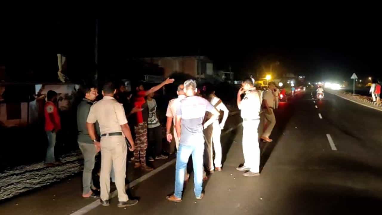 ಭಟ್ಕಳದಲ್ಲಿ ಶುಕ್ರವಾರ ರಾತ್ರಿ ಅಪ್ರಾಪ್ತ ವಯಸ್ಸಿನ ಮುಸ್ಲಿಂ ಬಾಲಕರಿಂದ ಇಬ್ಬರ ಮೇಲೆ ಮೊಟ್ಟೆ ಎಸೆದು ದುಷ್ಕೃತ್ಯ