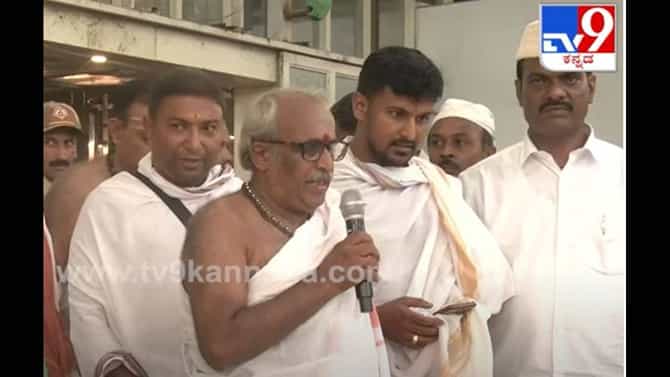 ಶಂಕರ ಮಠದ 8 ಜನ ಪುರೋಹಿತರಿಂದ ಮಂತ್ರ ಪಾರಾಯಣ; ಇಫ್ತಾರ್ ಕೂಟದಲ್ಲಿ ಅಪರೂಪದ ಕಾರ್ಯಕ್ರಮ