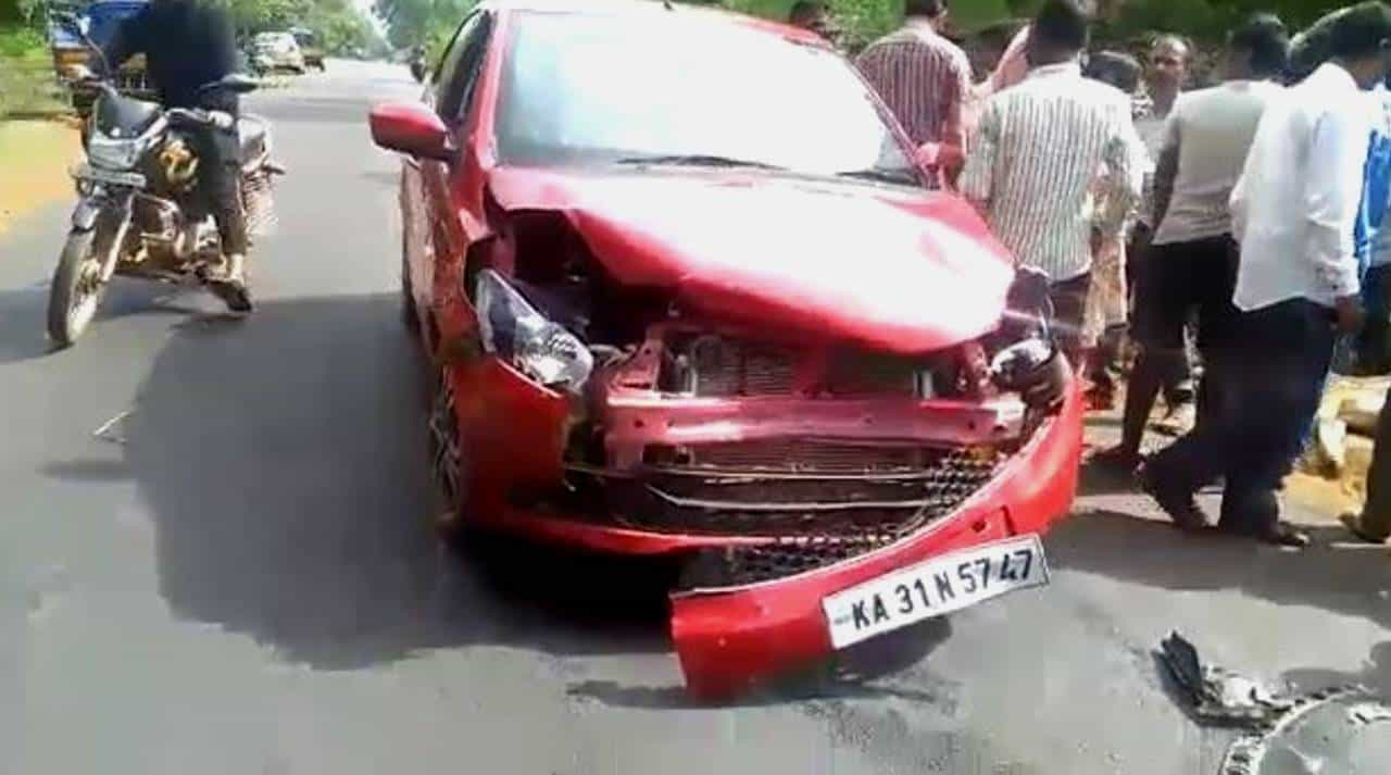 Car- Deer Accident: ಚಲಿಸುತ್ತಿದ್ದ ಕಾರಿಗೆ ಡಿಕ್ಕಿ ಹೊಡೆದ ಜಿಂಕೆ, ಮುಂದೇನಾಯ್ತು? Car- Deer Accident: ಚಲಿಸುತ್ತಿದ್ದ ಕಾರಿಗೆ ಡಿಕ್ಕಿ ಹೊಡೆದ ಜಿಂಕೆ, ಮುಂದೇನಾಯ್ತು?