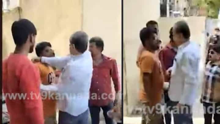 ನಾನ್ ಯಾರ್ ಗೊತ್ತಾ ಅಂತಾ ಯುವಕನೊಂದಿಗೆ ಕಾಂಗ್ರೆಸ್ ಎಂಎಲ್ಸಿ ಬೀದಿ ಜಗಳ; ಹೊಡೆದಾಟದ ವಿಡಿಯೋ ಫುಲ್ ವೈರಲ್ ನಾನ್ ಯಾರ್ ಗೊತ್ತಾ ಅಂತಾ ಯುವಕನೊಂದಿಗೆ ಕಾಂಗ್ರೆಸ್ ಎಂಎಲ್ಸಿ ಬೀದಿ ಜಗಳ; ಹೊಡೆದಾಟದ ವಿಡಿಯೋ ಫುಲ್ ವೈರಲ್