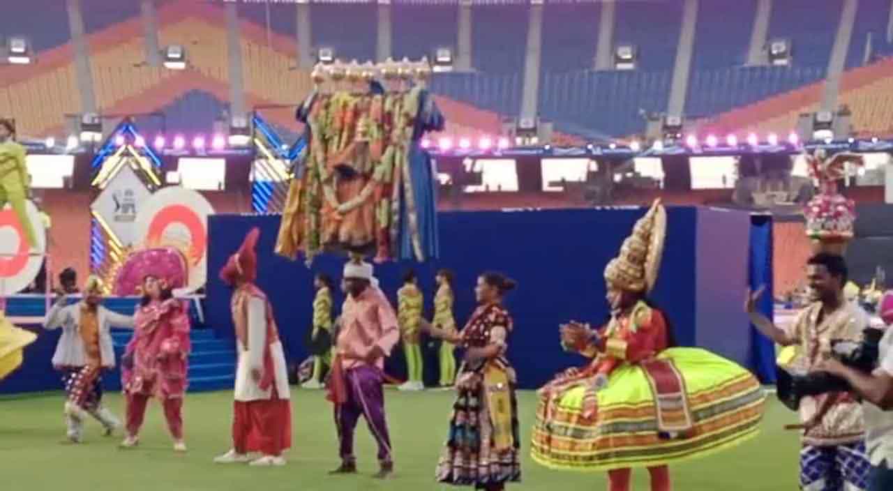 ಐಪಿಎಲ್ ಸಮಾರೋಪ ಸಮಾರಂಭದಲ್ಲಿ ಕರ್ನಾಟಕ ಜಾನಪದ ಕಲಾ ಪ್ರದರ್ಶನ; ಫೈನಲ್ಗೆ ಮೆರಗು ತರಲಿರುವ ಮಂಡ್ಯ ಕಲಾವಿದರು ಐಪಿಎಲ್ ಸಮಾರೋಪ ಸಮಾರಂಭದಲ್ಲಿ ಕರ್ನಾಟಕ ಜಾನಪದ ಕಲಾ ಪ್ರದರ್ಶನ; ಫೈನಲ್ಗೆ ಮೆರಗು ತರಲಿರುವ ಮಂಡ್ಯ ಕಲಾವಿದರು