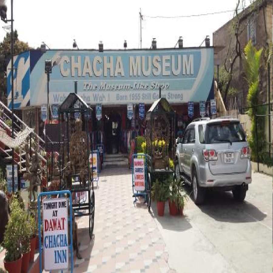 Chacha Museum;  A visit to Mount Abu would be incomplete without a visit to the Chacha Museum.  Souvenirs, handicrafts and gift items are available here.  The beauty of the museum fascinates you.