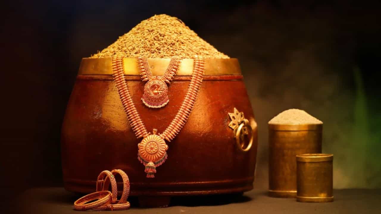 Akshaya Tritiya 2022: ಅಕ್ಷಯ ತೃತೀಯದ ಪೂಜಾ ಸಮಯ, ಚಿನ್ನ ಖರೀದಿಗೆ ಶುಭ ಮುಹೂರ್ತದ ಕುರಿತು ಮಾಹಿತಿ ಇಲ್ಲಿದೆ Akshaya Tritiya 2022: ಅಕ್ಷಯ ತೃತೀಯದ ಪೂಜಾ ಸಮಯ, ಚಿನ್ನ ಖರೀದಿಗೆ ಶುಭ ಮುಹೂರ್ತದ ಕುರಿತು ಮಾಹಿತಿ ಇಲ್ಲಿದೆ