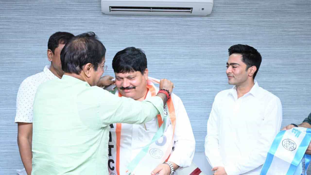 Arjun Singh ತೃಣಮೂಲ ಕಾಂಗ್ರೆಸ್ಗೆ ಮರಳಿದ ಬಿಜೆಪಿ ಸಂಸದ ಅರ್ಜುನ್ ಸಿಂಗ್ Arjun Singh ತೃಣಮೂಲ ಕಾಂಗ್ರೆಸ್ಗೆ ಮರಳಿದ ಬಿಜೆಪಿ ಸಂಸದ ಅರ್ಜುನ್ ಸಿಂಗ್