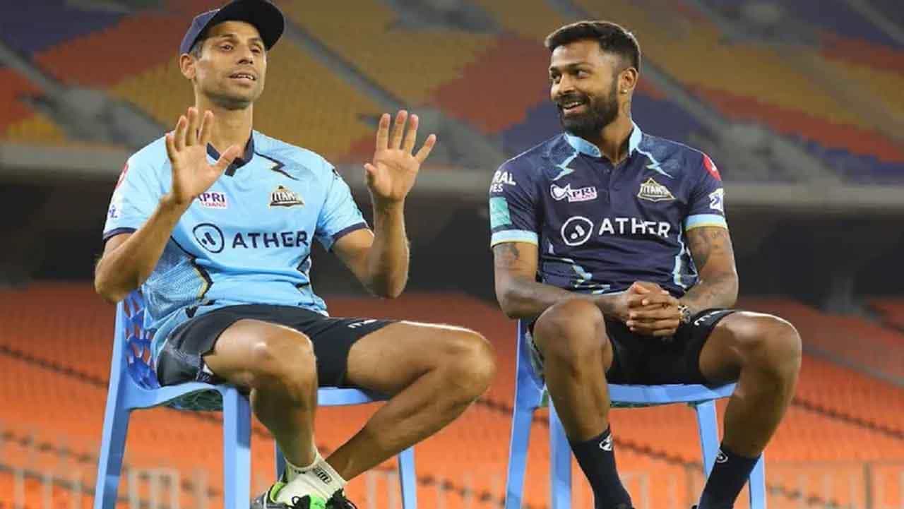 GT vs RR Final: ಹಾರ್ದಿಕ್ ಸುಳ್ಳು ಹೇಳುತ್ತಿದ್ದಾನೆ ಎಂದ ನೆಹ್ರಾ! ಪ್ರಶಸ್ತಿ ಬಳಿಕ ಪಾಂಡ್ಯ- ನೆಹ್ರಾ ಮನದಾಳದ ಮಾತು ಹೀಗಿತ್ತು GT vs RR Final: ಹಾರ್ದಿಕ್ ಸುಳ್ಳು ಹೇಳುತ್ತಿದ್ದಾನೆ ಎಂದ ನೆಹ್ರಾ! ಪ್ರಶಸ್ತಿ ಬಳಿಕ ಪಾಂಡ್ಯ- ನೆಹ್ರಾ ಮನದಾಳದ ಮಾತು ಹೀಗಿತ್ತು