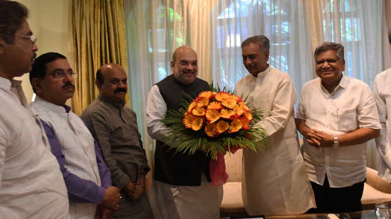 ಅಮಿತ್ ಶಾ ಸಮ್ಮುಖದಲ್ಲಿ ಇಂದು ಅಧಿಕೃತವಾಗಿ ಬಿಜೆಪಿಗೆ ಸೇರ್ಪಡೆಯಾದ ಬಸವರಾಜ ಹೊರಟ್ಟಿ ಅಮಿತ್ ಶಾ ಸಮ್ಮುಖದಲ್ಲಿ ಇಂದು ಅಧಿಕೃತವಾಗಿ ಬಿಜೆಪಿಗೆ ಸೇರ್ಪಡೆಯಾದ ಬಸವರಾಜ ಹೊರಟ್ಟಿ