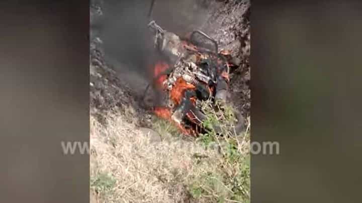 ಮನೆಯಲ್ಲಿ ಜಗಳವಾಡಿ ಬೈಕ್ ಜೊತೆ ಹೊರಬಿದ್ದ ವ್ಯಕ್ತಿ ಕಂಠಮಟ್ಟ ಮದ್ಯ ಸೇವಿಸಿ ತನ್ನ ವಾಹನಕ್ಕೆ ಬೆಂಕಿಯಿಟ್ಟಿದ್ದು ತಿಕೋಟಾದಲ್ಲಿ ಮನೆಯಲ್ಲಿ ಜಗಳವಾಡಿ ಬೈಕ್ ಜೊತೆ ಹೊರಬಿದ್ದ ವ್ಯಕ್ತಿ ಕಂಠಮಟ್ಟ ಮದ್ಯ ಸೇವಿಸಿ ತನ್ನ ವಾಹನಕ್ಕೆ ಬೆಂಕಿಯಿಟ್ಟಿದ್ದು ತಿಕೋಟಾದಲ್ಲಿ