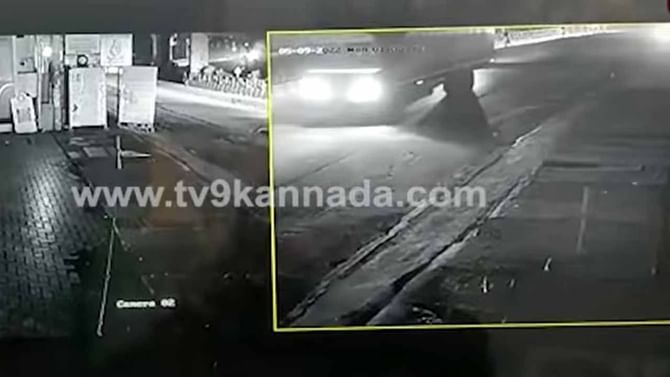 ಕೆಂಗೇರಿಯಲ್ಲಿ ಮೆಟ್ರೋ ಪಿಲ್ಲರ್ಗೆ ಕೆಎಸ್ಅರ್ಟಿಸಿ ಬಸ್ ಢಿಕ್ಕಿ, 29 ಜನರಿಗೆ ಗಾಯ, ನಾಲ್ವರ ಸ್ಥಿತಿ ಗಂಭೀರ ಕೆಂಗೇರಿಯಲ್ಲಿ ಮೆಟ್ರೋ ಪಿಲ್ಲರ್ಗೆ ಕೆಎಸ್ಅರ್ಟಿಸಿ ಬಸ್ ಢಿಕ್ಕಿ, 29 ಜನರಿಗೆ ಗಾಯ, ನಾಲ್ವರ ಸ್ಥಿತಿ ಗಂಭೀರ
