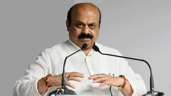 ಕೊಪ್ಪಳ ಯುವಕನ ಬೇಡಿಕೆಗೆ ಕ್ಷಿಪ್ರವಾಗಿ ಸ್ಪಂದಿಸಿದ ಸಿಎಂ ಬೊಮ್ಮಾಯಿ - ಗಾಯಾಳುವನ್ನು ಆಸ್ಪತ್ರೆಗೆ ಸೇರಿಸಿ, ಮಾನವೀಯತೆ ತೋರಿದ ಜಮಖಂಡಿ ಶಾಸಕ