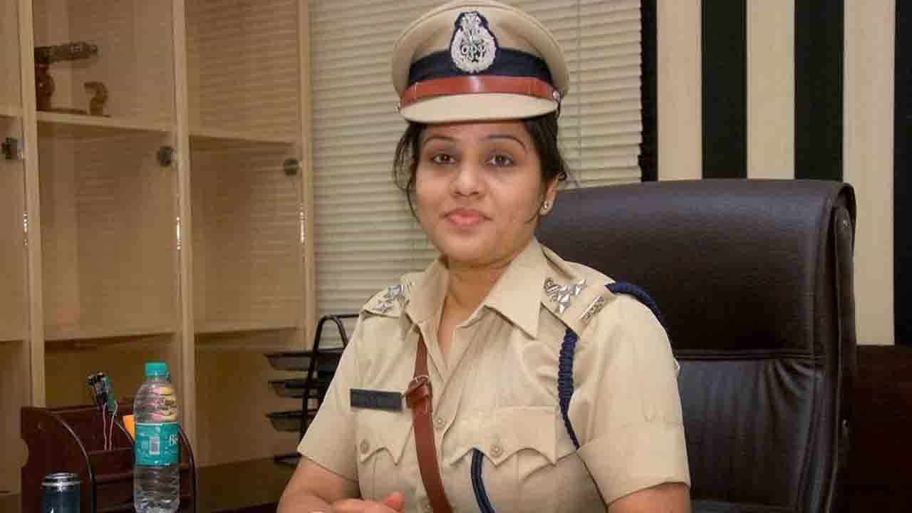 ಮಾನನಷ್ಟ ಮೊಕದ್ದಮೆ ಪ್ರಕರಣ; ಐಪಿಎಸ್ ಅಧಿಕಾರಿ ರೂಪಾ ಮೌದ್ಗಿಲ್ಗೆ ಹೈಕೋರ್ಟ್ನಿಂದ ಬಿಗ್ ರಿಲೀಫ್ ಮಾನನಷ್ಟ ಮೊಕದ್ದಮೆ ಪ್ರಕರಣ; ಐಪಿಎಸ್ ಅಧಿಕಾರಿ ರೂಪಾ ಮೌದ್ಗಿಲ್ಗೆ ಹೈಕೋರ್ಟ್ನಿಂದ ಬಿಗ್ ರಿಲೀಫ್