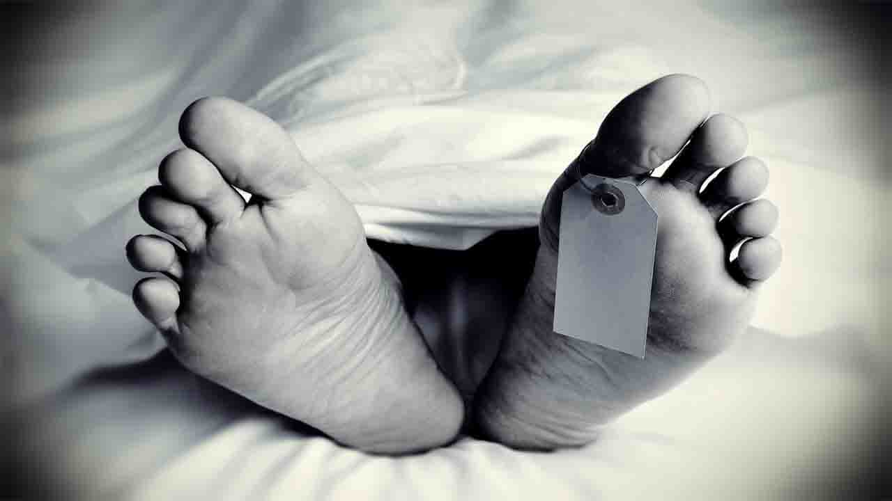 Suicide: ಮೂವರು ಮಕ್ಕಳನ್ನು ಬಾವಿಗೆ ತಳ್ಳಿ ಕೊಂದು ಪತ್ನಿಯೊಂದಿಗೆ ಆತ್ಮಹತ್ಯೆಗೆ ಯತ್ನಿಸಿದ ವ್ಯಕ್ತಿ Suicide: ಮೂವರು ಮಕ್ಕಳನ್ನು ಬಾವಿಗೆ ತಳ್ಳಿ ಕೊಂದು ಪತ್ನಿಯೊಂದಿಗೆ ಆತ್ಮಹತ್ಯೆಗೆ ಯತ್ನಿಸಿದ ವ್ಯಕ್ತಿ