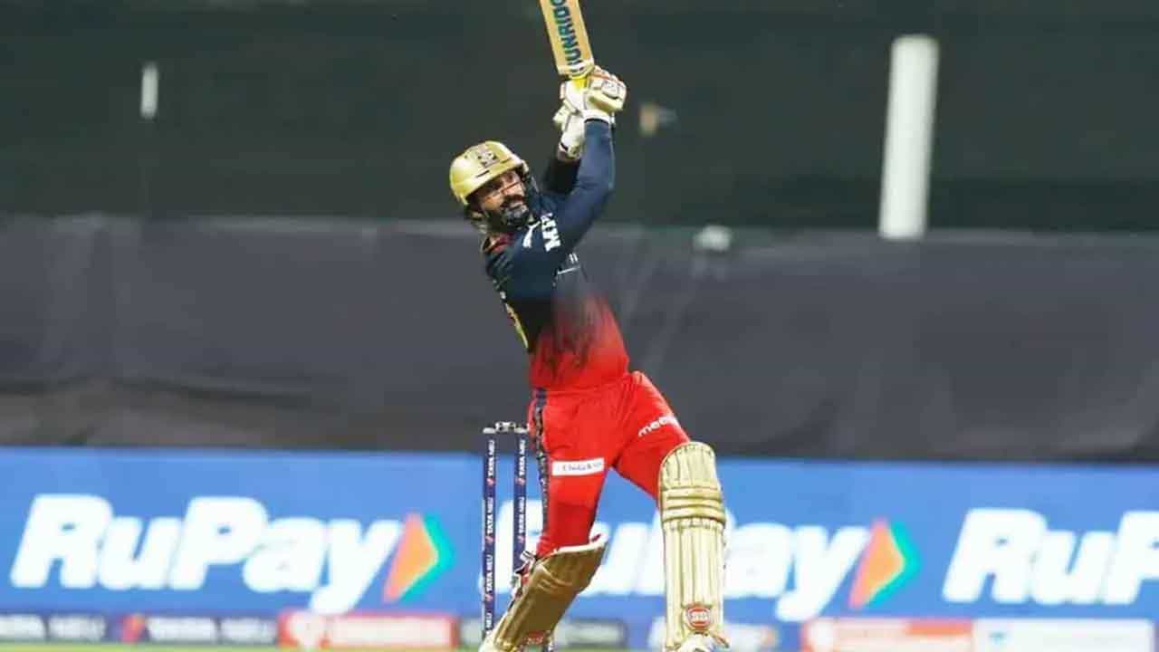 IPL 2022: ಆರ್​ಸಿಬಿಗೆ ಕಹಿ ಸುದ್ದಿ; ಐಪಿಎಲ್​ ನಿಯಮ ಉಲ್ಲಂಘಿಸಿದ ಕಾರ್ತಿಕ್​ಗೆ ಆಡಳಿತ ಮಂಡಳಿಯಿಂದ ವಾಗ್ದಂಡನೆ!