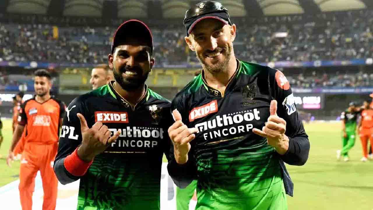 IPL 2022 Points Table: ಆರೆಂಜ್, ಪರ್ಪಲ್ ಕ್ಯಾಪ್ ರೇಸ್ನಲ್ಲಿ ಆರ್ಸಿಬಿ ಪ್ಲೇಯರ್ಸ್: ಪಾಯಿಂಟ್ ಟೇಬಲ್ ಹೇಗಿದೆ? IPL 2022 Points Table: ಆರೆಂಜ್, ಪರ್ಪಲ್ ಕ್ಯಾಪ್ ರೇಸ್ನಲ್ಲಿ ಆರ್ಸಿಬಿ ಪ್ಲೇಯರ್ಸ್: ಪಾಯಿಂಟ್ ಟೇಬಲ್ ಹೇಗಿದೆ?