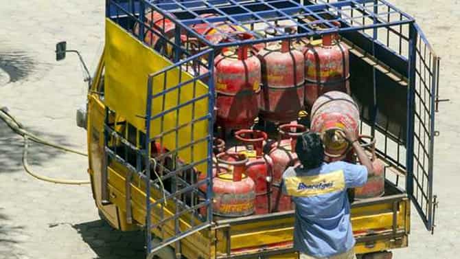 LPG Price Hike: ಗೃಹ ಬಳಕೆ ಸಿಲಿಂಡರ್ ಬೆಲೆ ರೂ 3.50 ಹೆಚ್ಚಳ: ಹಣದುಬ್ಬರದ ಬಿಸಿ ಹೆಚ್ಚಿಸಿದ ಬೆಲೆ ಏರಿಕೆ ನಿರ್ಧಾರ