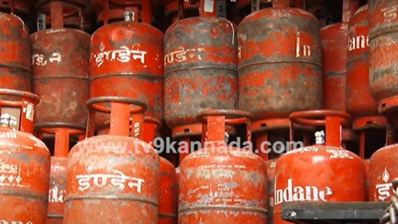 ಉಜ್ವಲಾ ಯೋಜನೆ ಫಲಾನುಭವಿಗಳಿಗೆ ಅಡುಗೆ ಅನಿಲದ ಸಿಲಿಂಡರ್ ಮೇಲೆ ₹ 200 ಸಬ್ಸಿಡಿ! ಗೃಹಿಣಿಯರು ಕೊಂಚ ನಿರಾಳ! ಉಜ್ವಲಾ ಯೋಜನೆ ಫಲಾನುಭವಿಗಳಿಗೆ ಅಡುಗೆ ಅನಿಲದ ಸಿಲಿಂಡರ್ ಮೇಲೆ ₹ 200 ಸಬ್ಸಿಡಿ! ಗೃಹಿಣಿಯರು ಕೊಂಚ ನಿರಾಳ!