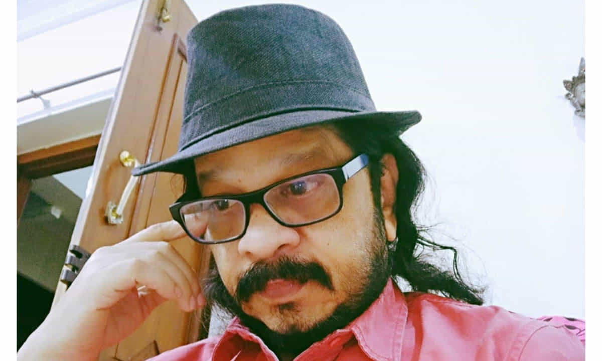 ಕಾಸ್ಟಿಂಗ್ ಕೌಚ್ ವಿಚಾರದಲ್ಲಿ ಸ್ಯಾಂಡಲ್ವುಡ್ನ ಎಳೆದು ತಂದ ಬಗ್ಗೆ ಸ್ಪಷ್ಟನೆ ನೀಡಿದ ತೆಲುಗು ನಿರ್ದೇಶಕ ಕಾಸ್ಟಿಂಗ್ ಕೌಚ್ ವಿಚಾರದಲ್ಲಿ ಸ್ಯಾಂಡಲ್ವುಡ್ನ ಎಳೆದು ತಂದ ಬಗ್ಗೆ ಸ್ಪಷ್ಟನೆ ನೀಡಿದ ತೆಲುಗು ನಿರ್ದೇಶಕ