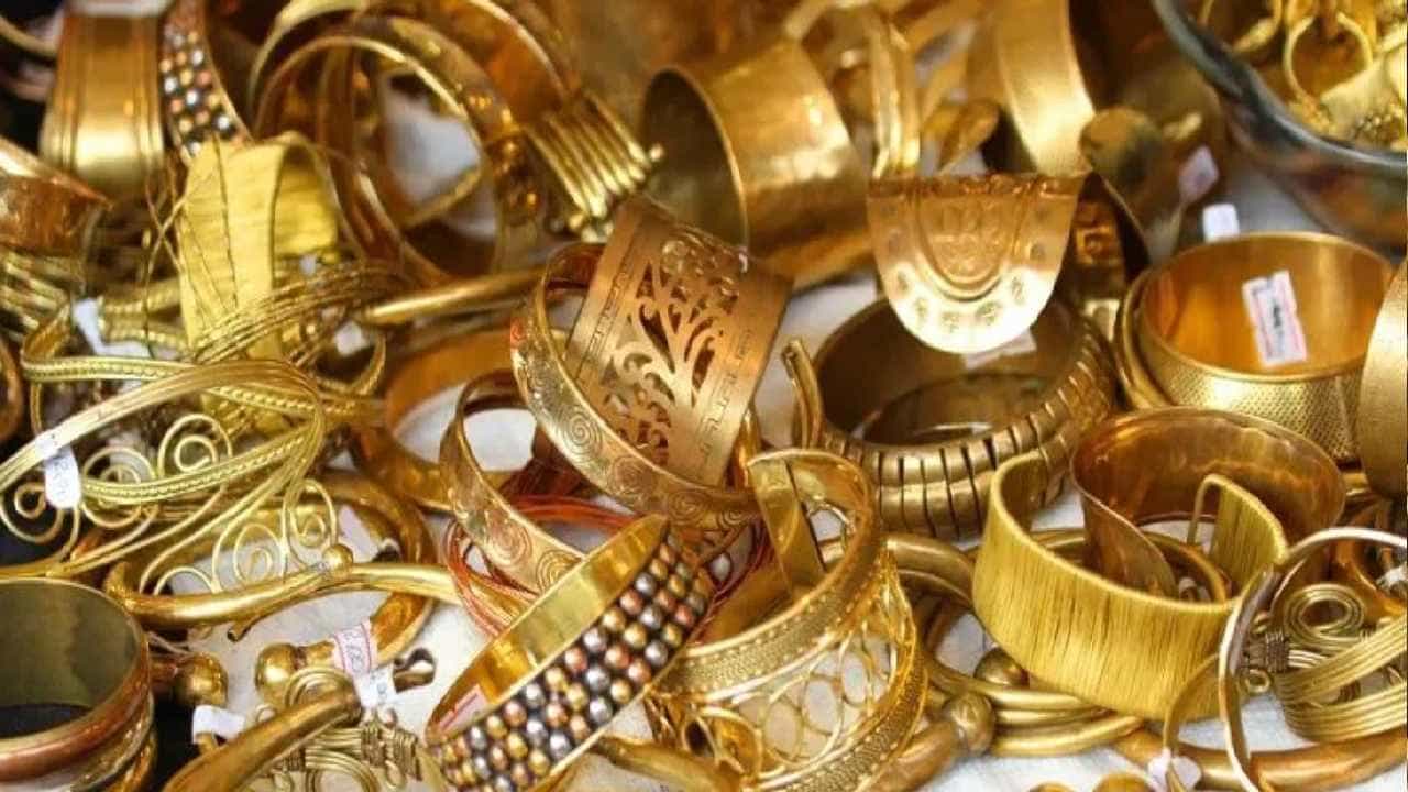 Gold-Silver Rate: ಬೆಂಗಳೂರು, ಮುಂಬೈ, ದೆಹಲಿ ಸೇರಿ ಪ್ರಮುಖ ನಗರಗಳಲ್ಲಿ ಮೇ 7ರ ಚಿನ್ನ, ಬೆಳ್ಳಿ ದರದ ವಿವರ ಇಲ್ಲಿದೆ Gold-Silver Rate: ಬೆಂಗಳೂರು, ಮುಂಬೈ, ದೆಹಲಿ ಸೇರಿ ಪ್ರಮುಖ ನಗರಗಳಲ್ಲಿ ಮೇ 7ರ ಚಿನ್ನ, ಬೆಳ್ಳಿ ದರದ ವಿವರ ಇಲ್ಲಿದೆ