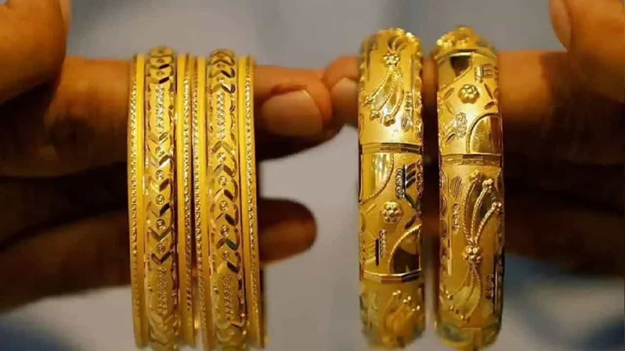 Gold-Silver Rate: ದೇಶದ ಪ್ರಮುಖ ನಗರಗಳಲ್ಲಿ ಮೇ 16ನೇ ತಾರೀಕಿನ ಸೋಮವಾರದ ಚಿನ್ನ, ಬೆಳ್ಳಿ ದರದ ವಿವರ ಇಲ್ಲಿದೆ Gold-Silver Rate: ದೇಶದ ಪ್ರಮುಖ ನಗರಗಳಲ್ಲಿ ಮೇ 16ನೇ ತಾರೀಕಿನ ಸೋಮವಾರದ ಚಿನ್ನ, ಬೆಳ್ಳಿ ದರದ ವಿವರ ಇಲ್ಲಿದೆ