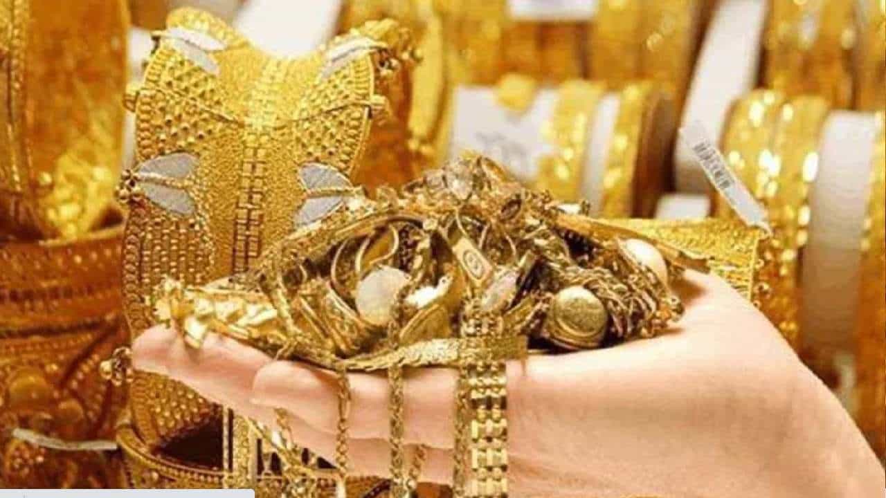 Gold Price Today: ದಿಢೀರನೆ ಕುಸಿತ ಕಂಡ ಚಿನ್ನದ ಬೆಲೆ; ಬೆಳ್ಳಿ ದರವೂ 900 ರೂ. ಇಳಿಕೆ