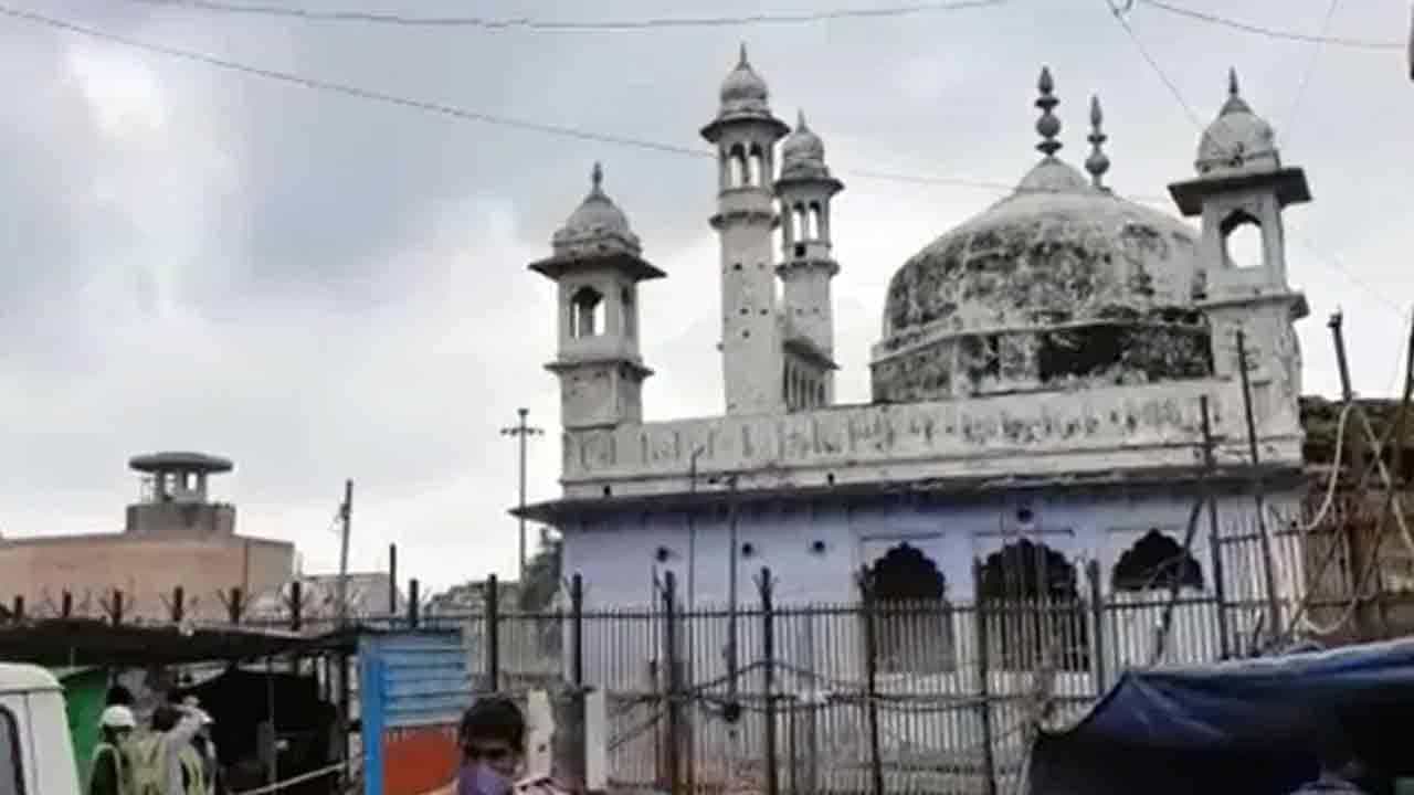Gyanvapi Mosque row ಜ್ಞಾನವಾಪಿ ಮಸೀದಿ ಪ್ರಕರಣ: ವಾರಣಾಸಿ ನ್ಯಾಯಾಲಯಕ್ಕೆ ವಿಡಿಯೊ ಚಿತ್ರೀಕರಣದ ವರದಿ ಸಲ್ಲಿಕೆ, ವಿಚಾರಣೆ ನಾಳೆಗೆ ಮುಂದೂಡಿದ ಸುಪ್ರೀಂಕೋರ್ಟ್ Gyanvapi Mosque row ಜ್ಞಾನವಾಪಿ ಮಸೀದಿ ಪ್ರಕರಣ: ವಾರಣಾಸಿ ನ್ಯಾಯಾಲಯಕ್ಕೆ ವಿಡಿಯೊ ಚಿತ್ರೀಕರಣದ ವರದಿ ಸಲ್ಲಿಕೆ, ವಿಚಾರಣೆ ನಾಳೆಗೆ ಮುಂದೂಡಿದ ಸುಪ್ರೀಂಕೋರ್ಟ್