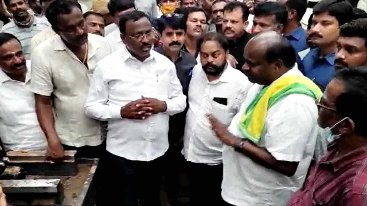 ಸಿಎಂ ನಗರ ಪ್ರದಕ್ಷಿಣೆ ಫೋಟೊ ಸೆಷನ್ ಆಗಬಾರದು: ಎಚ್ಡಿ ಕುಮಾರಸ್ವಾಮಿ ತಾಕೀತು ಸಿಎಂ ನಗರ ಪ್ರದಕ್ಷಿಣೆ ಫೋಟೊ ಸೆಷನ್ ಆಗಬಾರದು: ಎಚ್ಡಿ ಕುಮಾರಸ್ವಾಮಿ ತಾಕೀತು