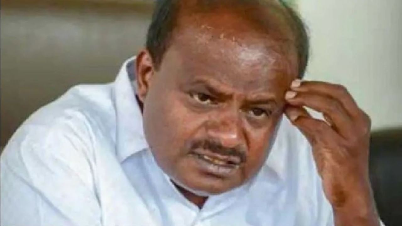 ಶಾಲಾ ಪಠ್ಯ ಪುಸ್ತಕ ‘ಪಕ್ಷ ಪುಸ್ತಕ’ಗಳನ್ನಾಗಿ ಮಾಡುವುದಕ್ಕೆ ನನ್ನ ಧಿಕ್ಕಾರವಿದೆ, ನನ್ನ ಜತೆ ಮೈತ್ರಿ ಸರ್ಕಾರ ಮಾಡಿದಾಗ ಇದಕ್ಕೆ ಅವಕಾಶ ಕೊಡಲಿಲ್ಲ- ಹೆಚ್ ಡಿ ಕುಮಾರಸ್ವಾಮಿ ಗರಂ ಶಾಲಾ ಪಠ್ಯ ಪುಸ್ತಕ ‘ಪಕ್ಷ ಪುಸ್ತಕ’ಗಳನ್ನಾಗಿ ಮಾಡುವುದಕ್ಕೆ ನನ್ನ ಧಿಕ್ಕಾರವಿದೆ, ನನ್ನ ಜತೆ ಮೈತ್ರಿ ಸರ್ಕಾರ ಮಾಡಿದಾಗ ಇದಕ್ಕೆ ಅವಕಾಶ ಕೊಡಲಿಲ್ಲ- ಹೆಚ್ ಡಿ ಕುಮಾರಸ್ವಾಮಿ ಗರಂ