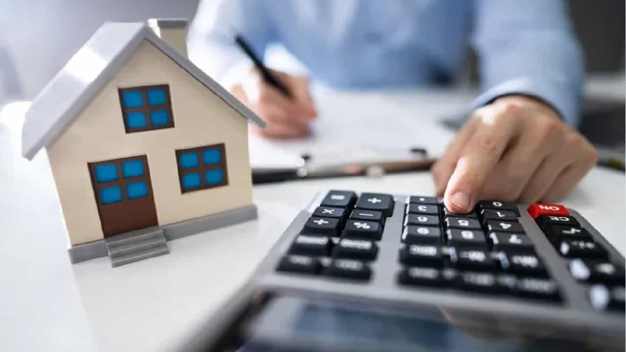 Home Loan: ಗೃಹ ಸಾಲದಲ್ಲಿ ಸ್ಥಿರ ಹಾಗೂ ಬದಲಾಗುವ ಬಡ್ಡಿ ದರದ ಬಗ್ಗೆ ನಿಮಗೆಷ್ಟು ಗೊತ್ತಿದೆ? Home Loan: ಗೃಹ ಸಾಲದಲ್ಲಿ ಸ್ಥಿರ ಹಾಗೂ ಬದಲಾಗುವ ಬಡ್ಡಿ ದರದ ಬಗ್ಗೆ ನಿಮಗೆಷ್ಟು ಗೊತ್ತಿದೆ?