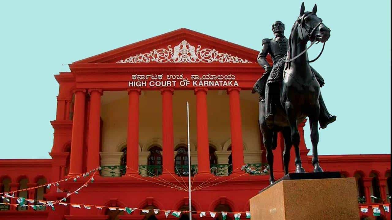 ಮಾರುಕಟ್ಟೆ, ಜನನಿಬಿಡ ಪ್ರದೇಶದಲ್ಲಿ ಪಟಾಕಿ ಮಾರಾಟ ನಿಷೇಧಿಸಿದ ಪೊಲೀಸ್​ ಆದೇಶವನ್ನು ಎತ್ತಿಹಿಡಿದ ಹೈಕೋರ್ಟ್
