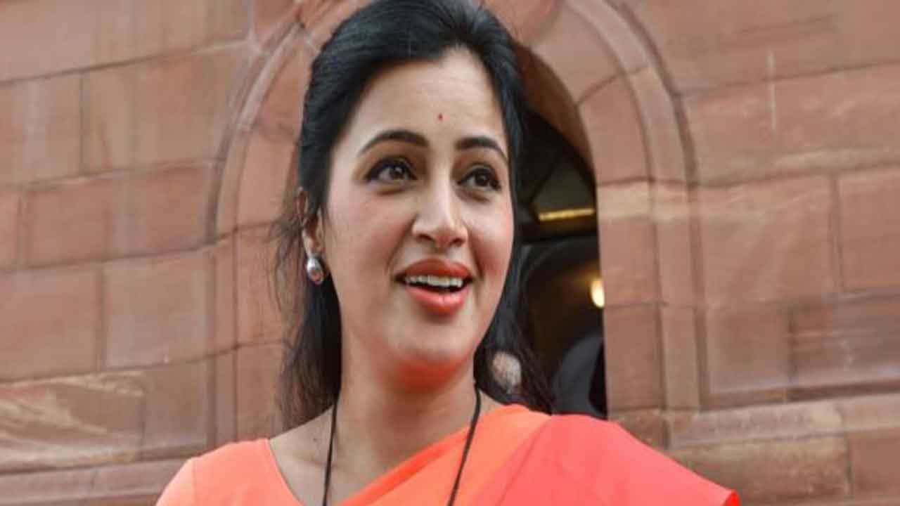 ನಿಮಗೆ ಧೈರ್ಯವಿದ್ದರೆ ನನ್ನ ವಿರುದ್ಧ ಚುನಾವಣೆಯಲ್ಲಿ ಸ್ಪರ್ಧಿಸಿ: ಮಹಾರಾಷ್ಟ್ರ ಸಿಎಂಗೆ ಸವಾಲೆಸೆದ ಸಂಸದೆ ನವನೀತ್ ರಾಣಾ ನಿಮಗೆ ಧೈರ್ಯವಿದ್ದರೆ ನನ್ನ ವಿರುದ್ಧ ಚುನಾವಣೆಯಲ್ಲಿ ಸ್ಪರ್ಧಿಸಿ: ಮಹಾರಾಷ್ಟ್ರ ಸಿಎಂಗೆ ಸವಾಲೆಸೆದ ಸಂಸದೆ ನವನೀತ್ ರಾಣಾ