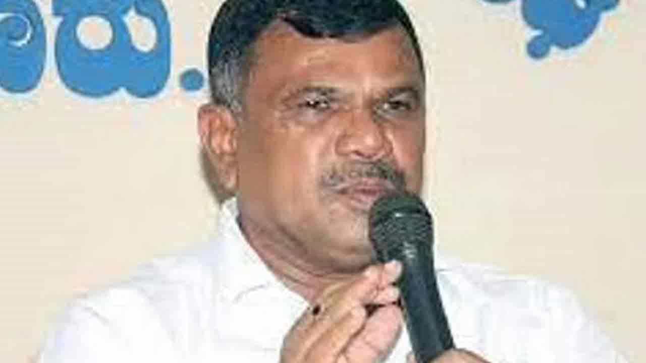 ಸೂಟ್ಕೇಸ್ ಇದ್ದವರಿಗೆ ಮೊದಲ ಸಾಲು: ಜೆಡಿಎಸ್ ನಾಯಕರ ವಿರುದ್ಧ ಮರಿತಿಬ್ಬೇಗೌಡ ಆಕ್ರೋಶ ಸೂಟ್ಕೇಸ್ ಇದ್ದವರಿಗೆ ಮೊದಲ ಸಾಲು: ಜೆಡಿಎಸ್ ನಾಯಕರ ವಿರುದ್ಧ ಮರಿತಿಬ್ಬೇಗೌಡ ಆಕ್ರೋಶ