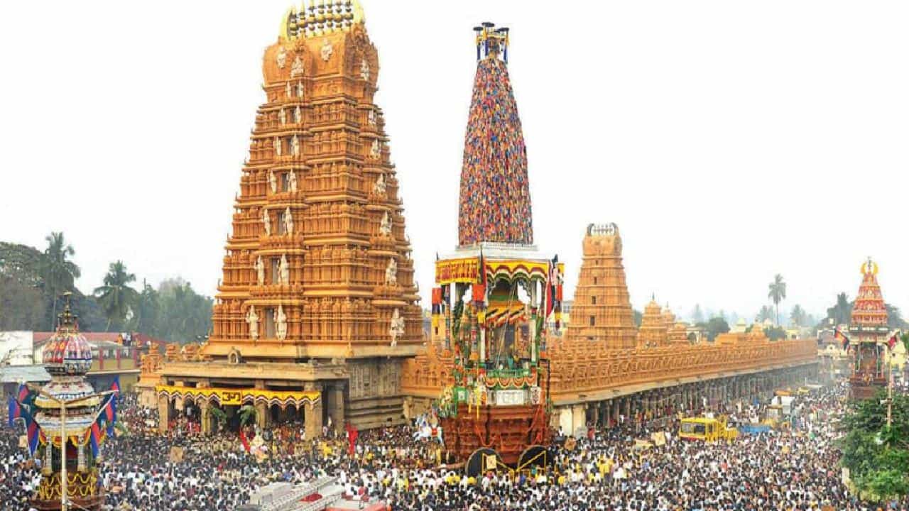 ಮೈಸೂರು: ನಂಜನಗೂಡು ಶ್ರೀಕಂಠೇಶ್ವರನ ಹುಂಡಿಯಲ್ಲಿ ₹ 2.40 ಕೋಟಿ ಕಾಣಿಕೆ ಸಂಗ್ರಹ; ನಿಷೇಧಿತ ನೋಟುಗಳನ್ನೂ ಸಮರ್ಪಿಸಿದ ಭಕ್ತರು ಮೈಸೂರು: ನಂಜನಗೂಡು ಶ್ರೀಕಂಠೇಶ್ವರನ ಹುಂಡಿಯಲ್ಲಿ ₹ 2.40 ಕೋಟಿ ಕಾಣಿಕೆ ಸಂಗ್ರಹ; ನಿಷೇಧಿತ ನೋಟುಗಳನ್ನೂ ಸಮರ್ಪಿಸಿದ ಭಕ್ತರು