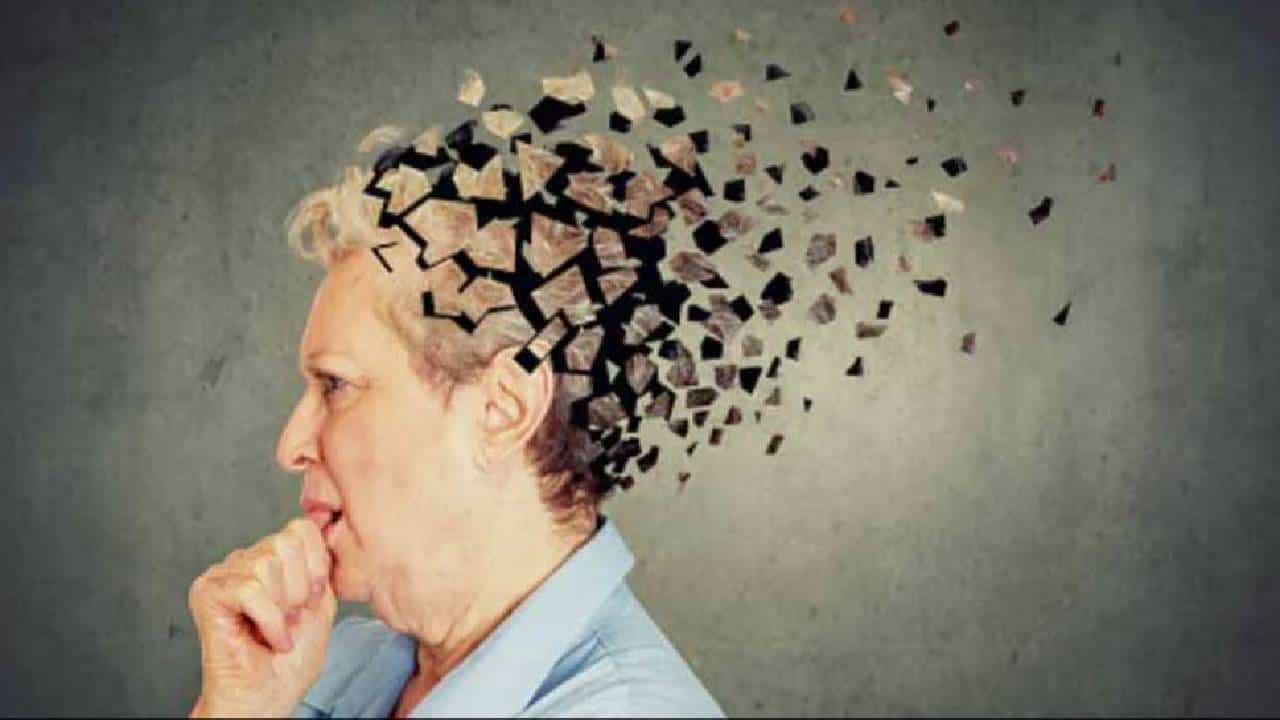 Alzheimer: ಹೆಚ್ಚೆಚ್ಚು ಸ್ಮಾರ್ಟ್ಫೋನ್ ಬಳಕೆ ಮಾಡ್ತಿದ್ದೀರಾ, ಹಾಗಾದರೆ ಈ ರೋಗ ಗ್ಯಾರಂಟಿ Alzheimer: ಹೆಚ್ಚೆಚ್ಚು ಸ್ಮಾರ್ಟ್ಫೋನ್ ಬಳಕೆ ಮಾಡ್ತಿದ್ದೀರಾ, ಹಾಗಾದರೆ ಈ ರೋಗ ಗ್ಯಾರಂಟಿ
