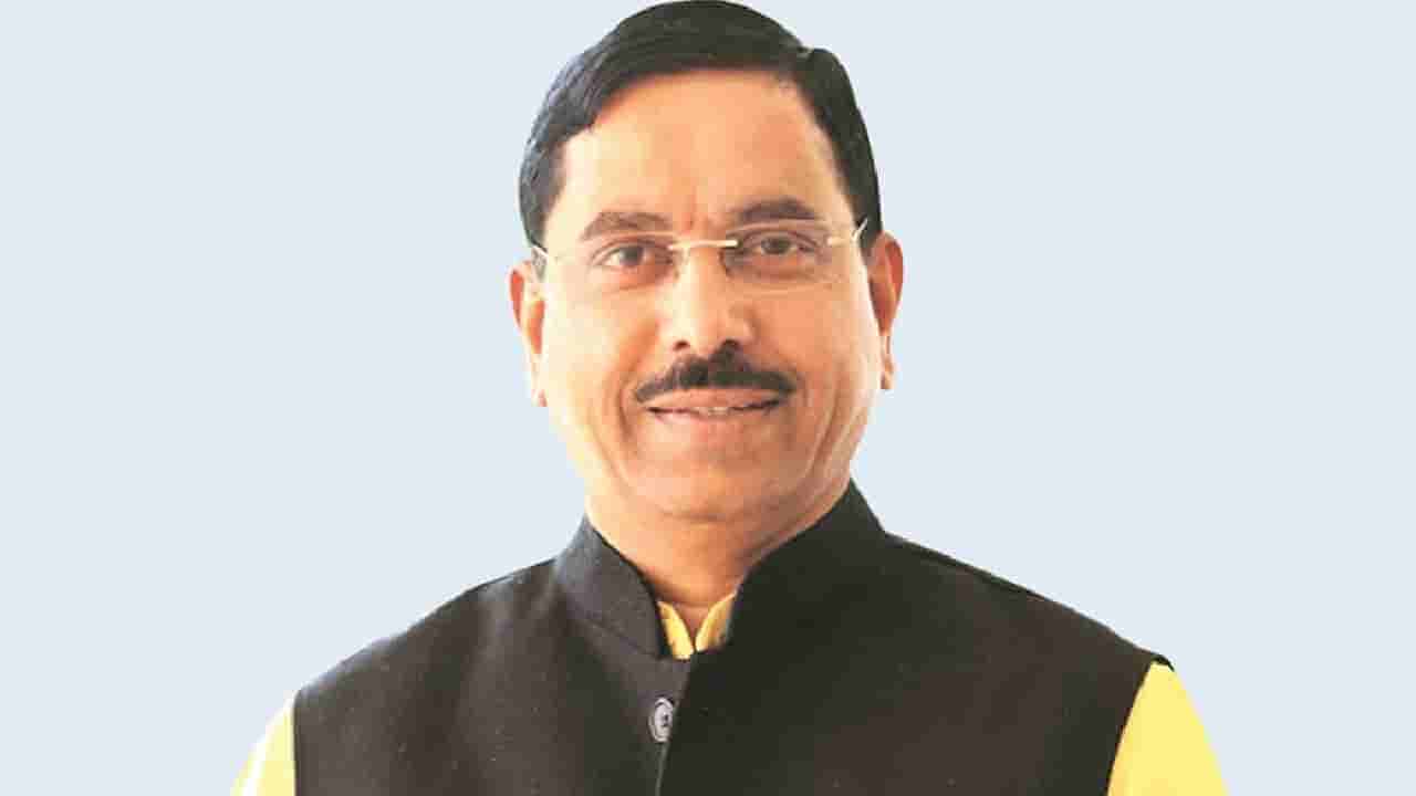 ಧಾರವಾಡ-ಬೆಂಗಳೂರು ರೈಲು ಪ್ರಯಾಣ ನಾಲ್ಕುವರೆ ಗಂಟೆಗೆ ಇಳಿಸುತ್ತೇವೆ: ಪ್ರಹ್ಲಾದ ಜೋಶಿ ಘೋಷಣೆ