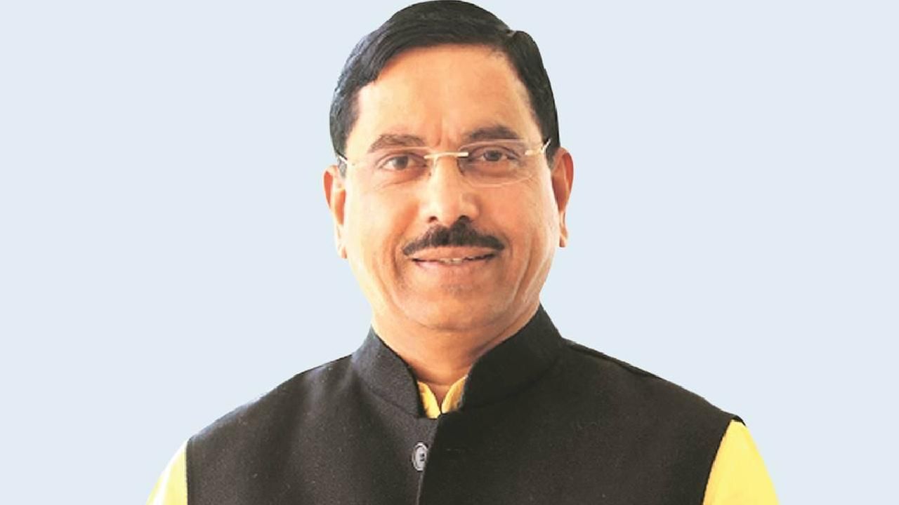 ಧಾರವಾಡ-ಬೆಂಗಳೂರು ರೈಲು ಪ್ರಯಾಣ ನಾಲ್ಕುವರೆ ಗಂಟೆಗೆ ಇಳಿಸುತ್ತೇವೆ: ಪ್ರಹ್ಲಾದ ಜೋಶಿ ಘೋಷಣೆ ಧಾರವಾಡ-ಬೆಂಗಳೂರು ರೈಲು ಪ್ರಯಾಣ ನಾಲ್ಕುವರೆ ಗಂಟೆಗೆ ಇಳಿಸುತ್ತೇವೆ: ಪ್ರಹ್ಲಾದ ಜೋಶಿ ಘೋಷಣೆ